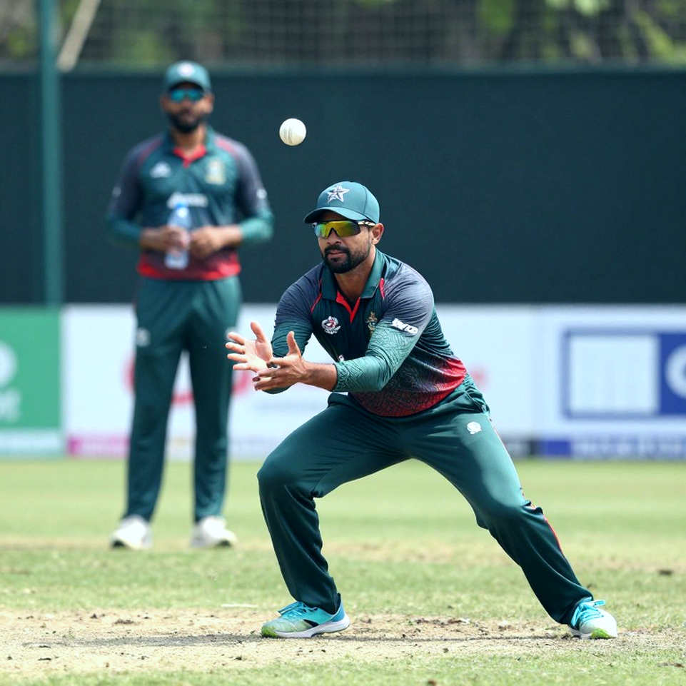 ৮৭-৫ থেকে ২৭৪: ম্যাক্সুইনির ১২৩ আর টেস্ট ক্রিকেটের অদৃশ্য দেয়াল