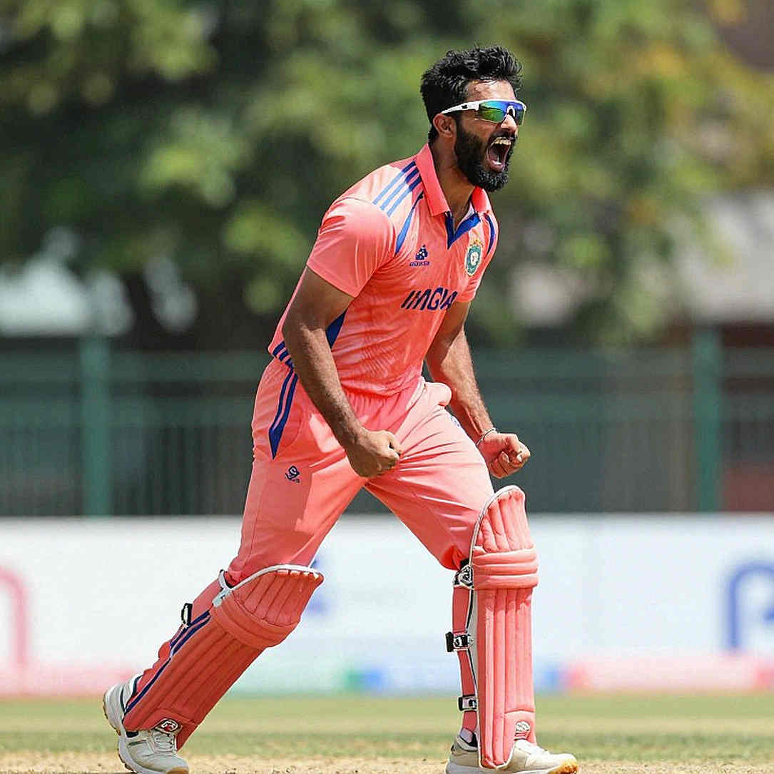 নিরপেক্ষ মাঠ বলে কিছু নেই: উপসাগরের স্টেডিয়াম কীভাবে দক্ষিণ এশিয়ার ডায়াস্পোরা মঞ্চ হয়ে উঠল